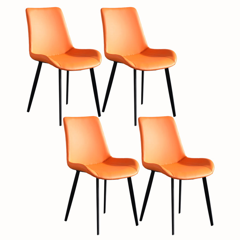 Faux en cuir et chaise latéral en métal.