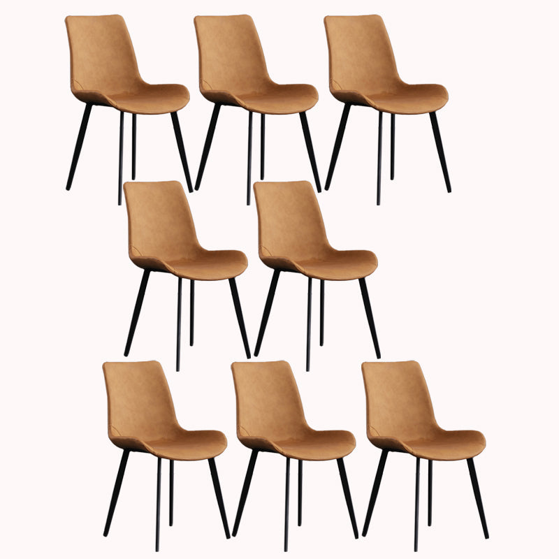 Faux en cuir et chaise latéral en métal.