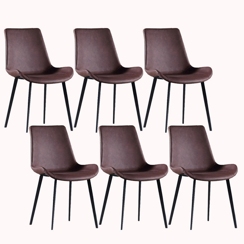 Faux en cuir et chaise latéral en métal.