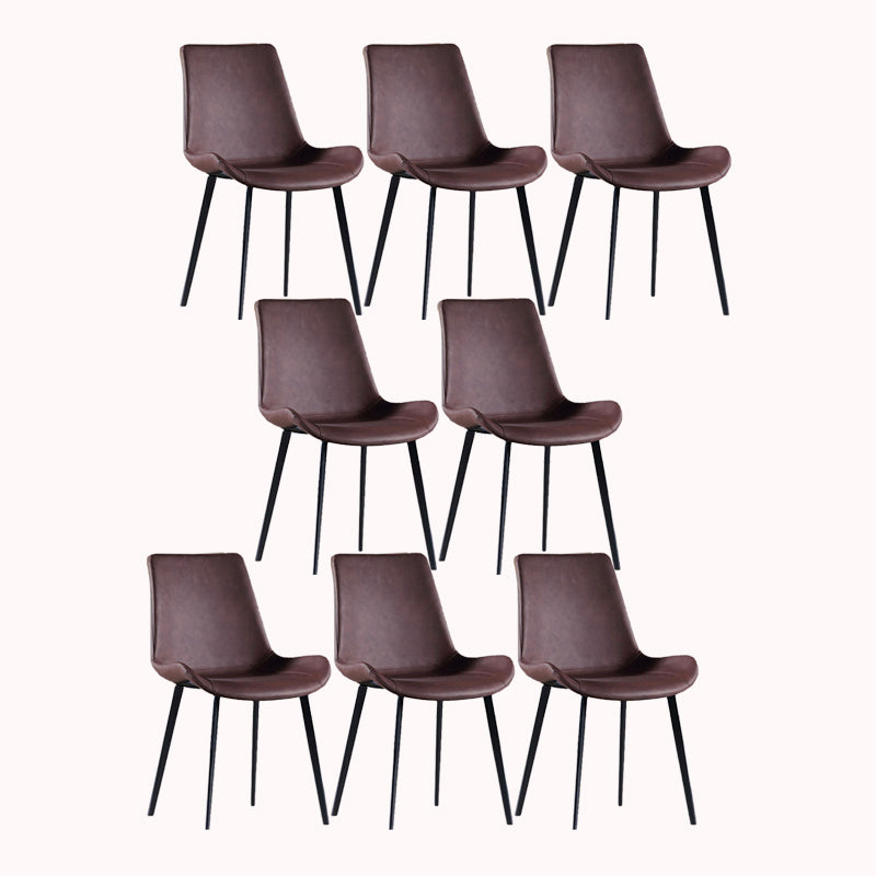 Faux en cuir et chaise latéral en métal.