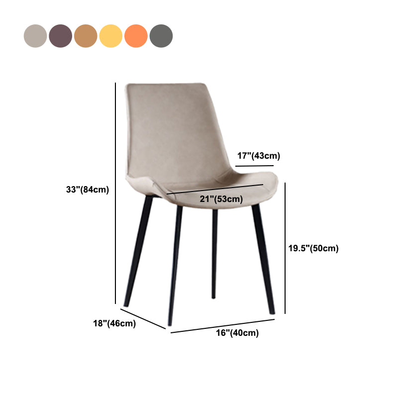 Faux en cuir et chaise latéral en métal.