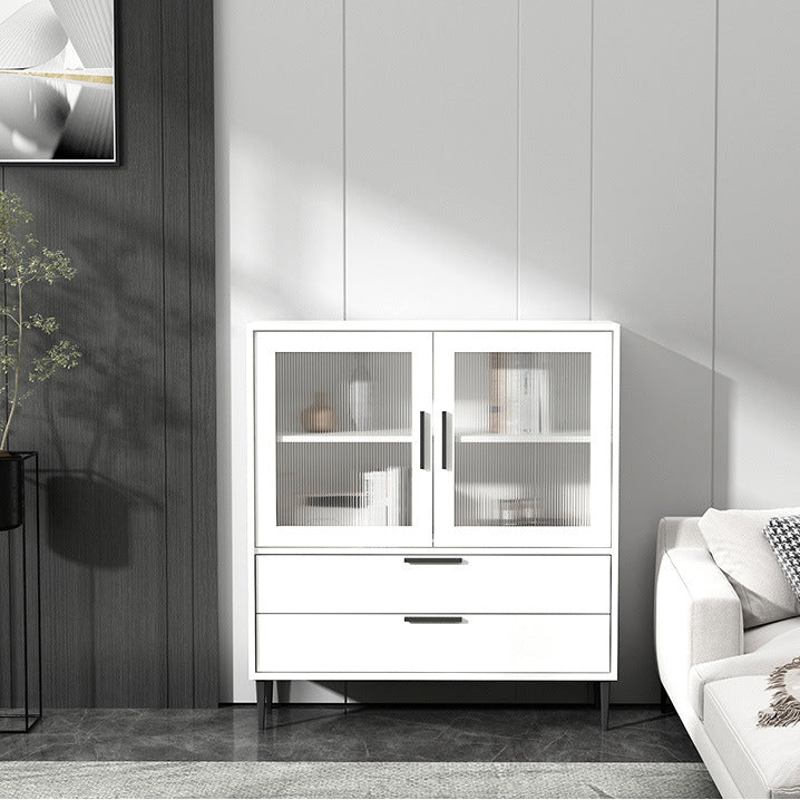 ガラスドアと4本の鋼の黒い脚を備えた木製のアクセントキャビネット