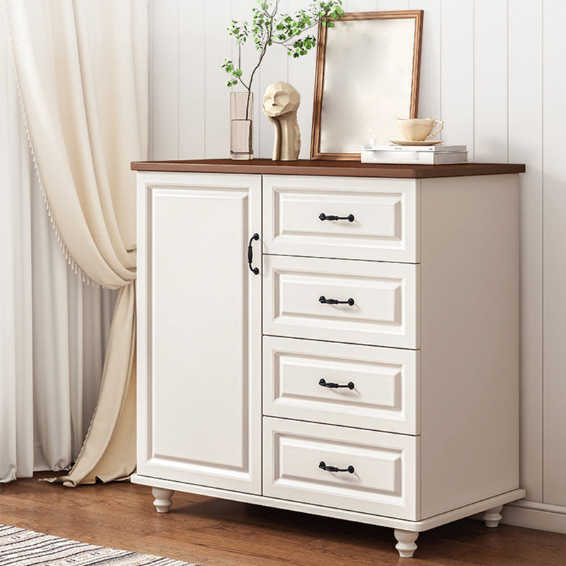 Moderne zijkast met houten benen en opbergladen kast