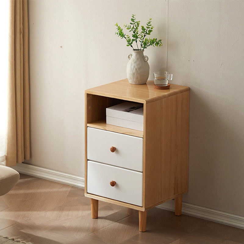 Moderne massieve houten borst met 4 natuurlijke benen en zachte close -laden