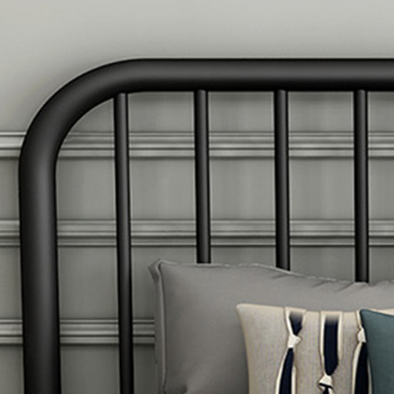 Metal de estilo moderno en cama de listones en blanco/negro con cabecera