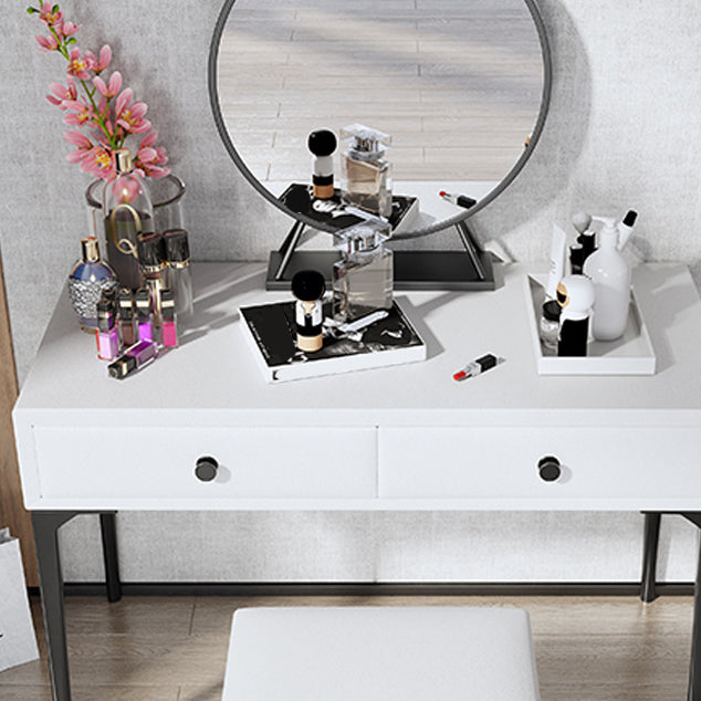 Metall -Waschtisch mit Stuhl und Spiegel in schwarz/weißer Waschtisch