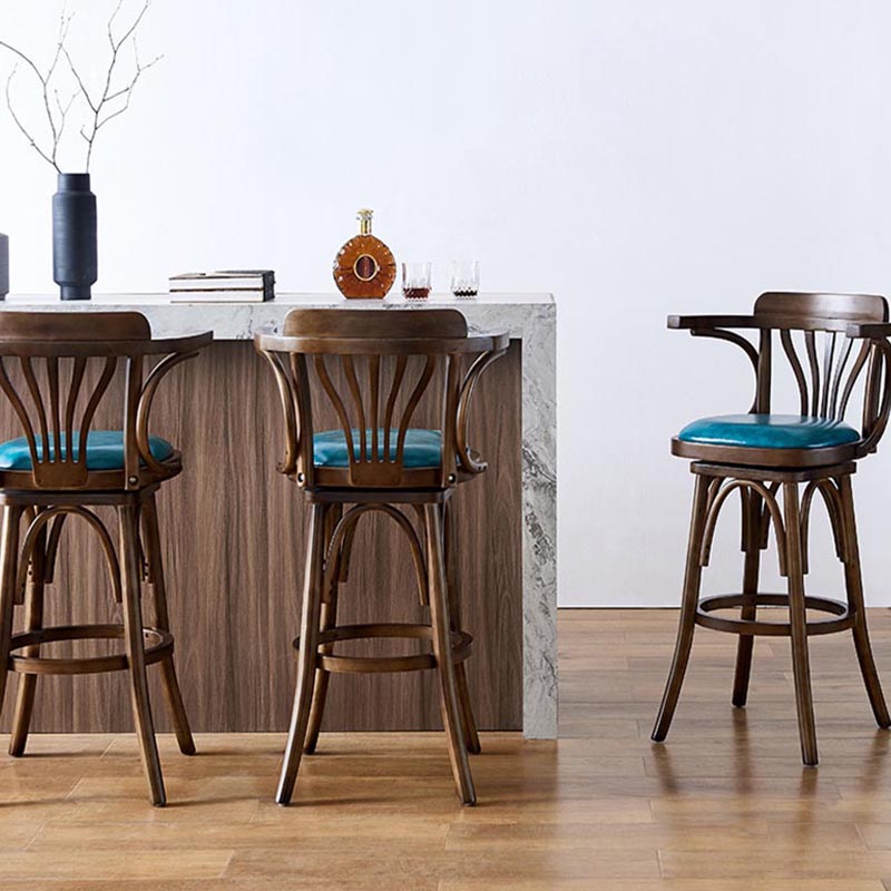 モダンな四角い木製の革張りの布張りのバースツールとスイベル