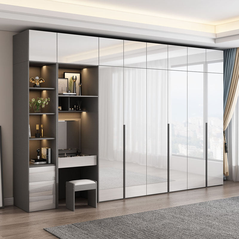 Guardaroba a specchio bianco armadio ingegnerizzato in legno.