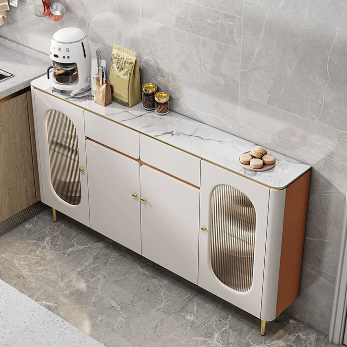 Sideboard di pietra in pietra glam bianca con porta per la cucina