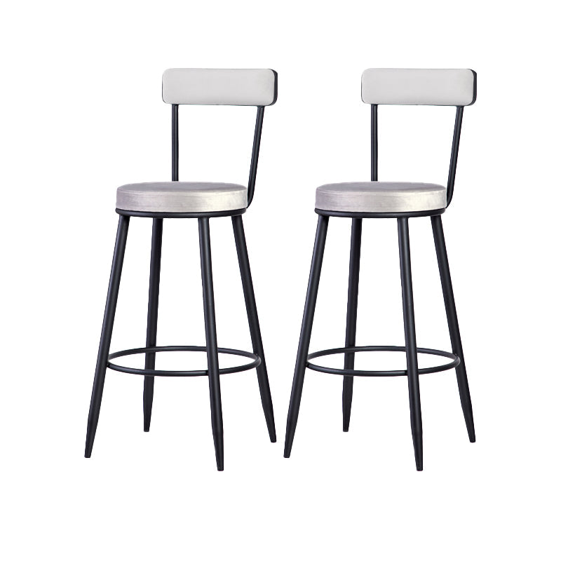 Sgabello da bar rotondo di ferro scandinavo.