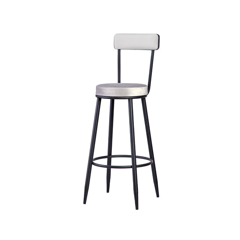 Sgabello da bar rotondo di ferro scandinavo.