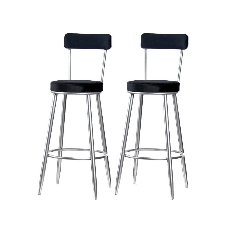 Sgabello da bar rotondo di ferro scandinavo.