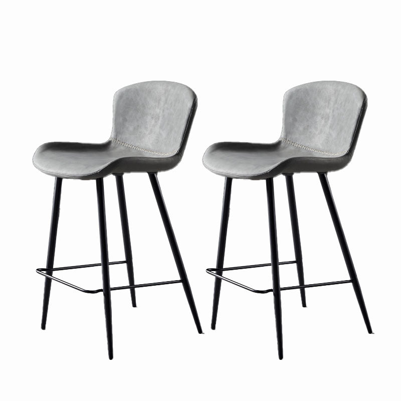 Sgabello imbottito in pelle senza schienale scandinavo