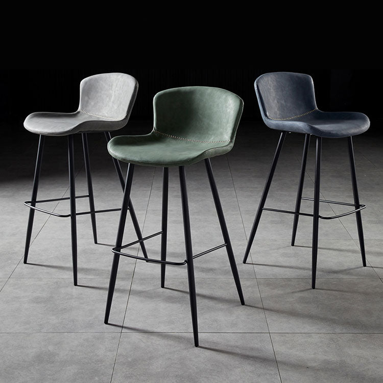 Sgabello imbottito in pelle senza schienale scandinavo