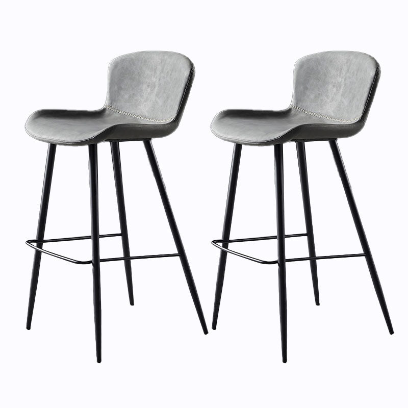 Sgabello imbottito in pelle senza schienale scandinavo