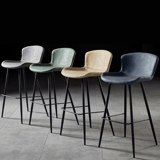 Sgabello imbottito in pelle senza schienale scandinavo