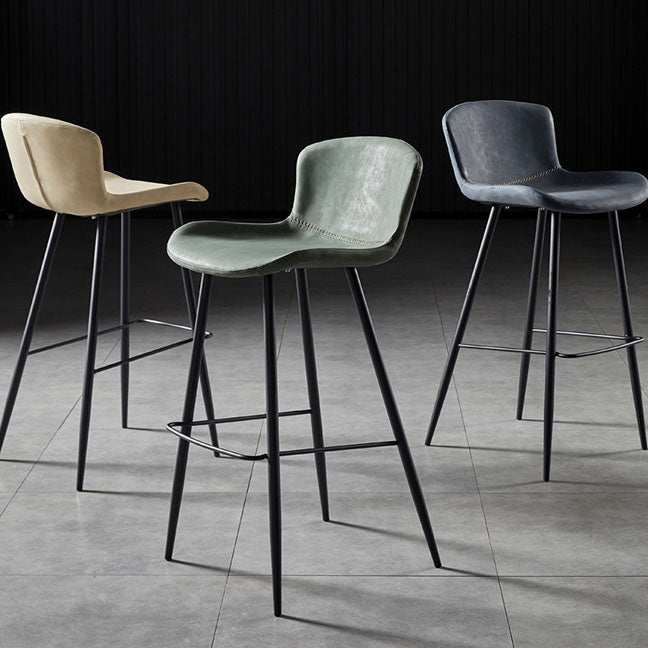 Sgabello imbottito in pelle senza schienale scandinavo