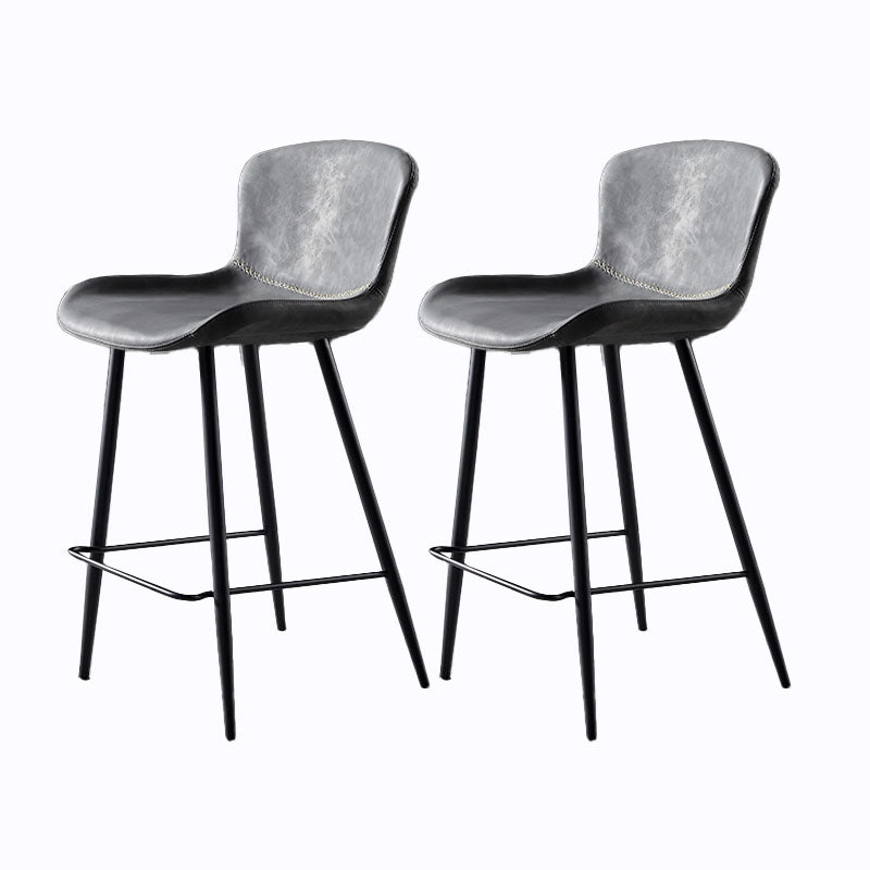 Sgabello imbottito in pelle senza schienale scandinavo