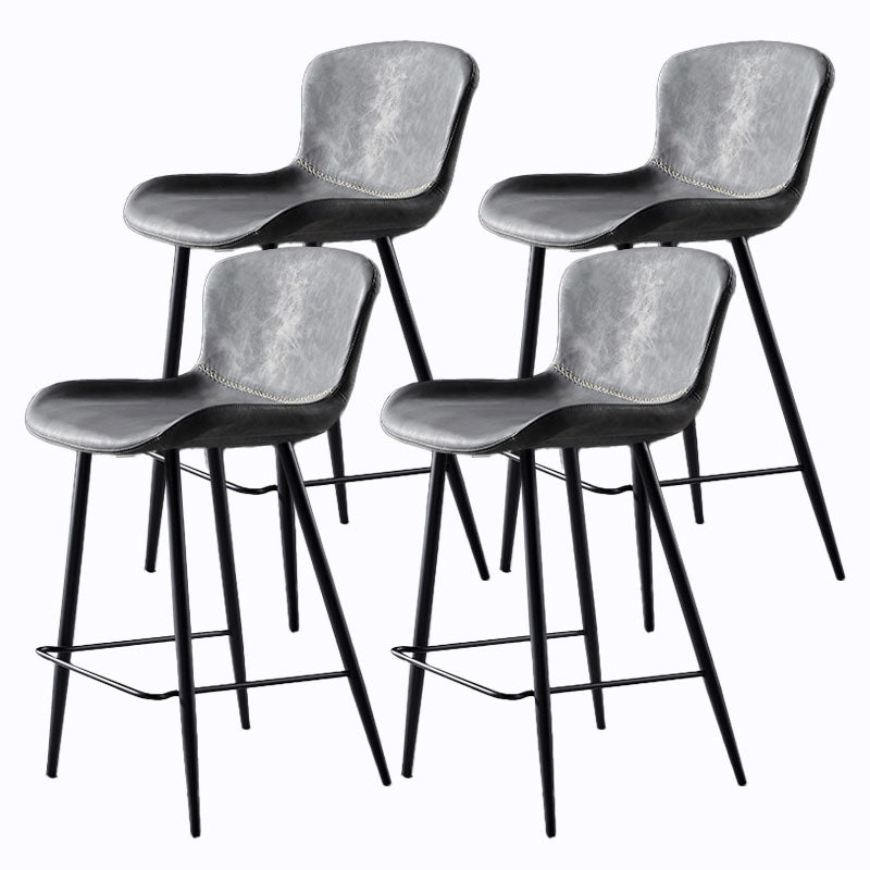 Sgabello imbottito in pelle senza schienale scandinavo