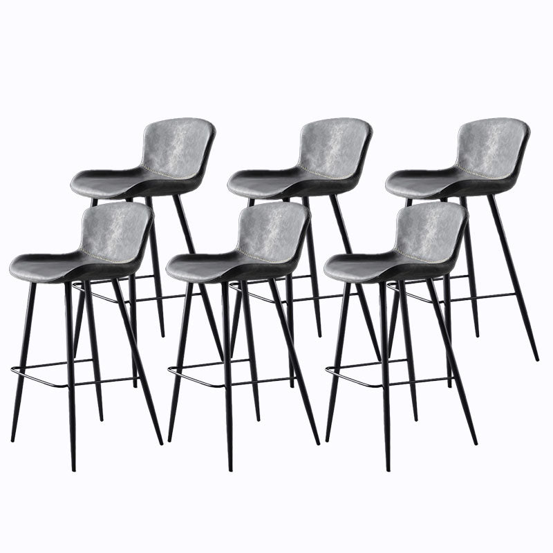 Sgabello imbottito in pelle senza schienale scandinavo