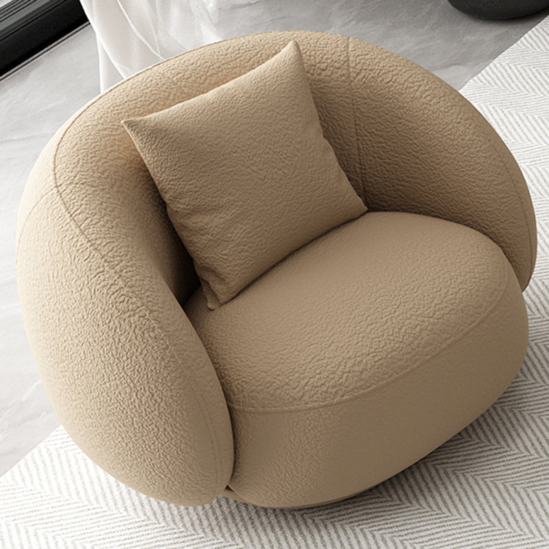 Moderne stijl bank met gebogen rug en gewatteerde sponszitting bank