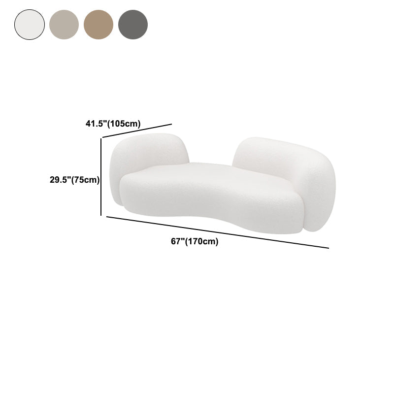 Moderne stijl bank met gebogen rug en gewatteerde sponszitting bank