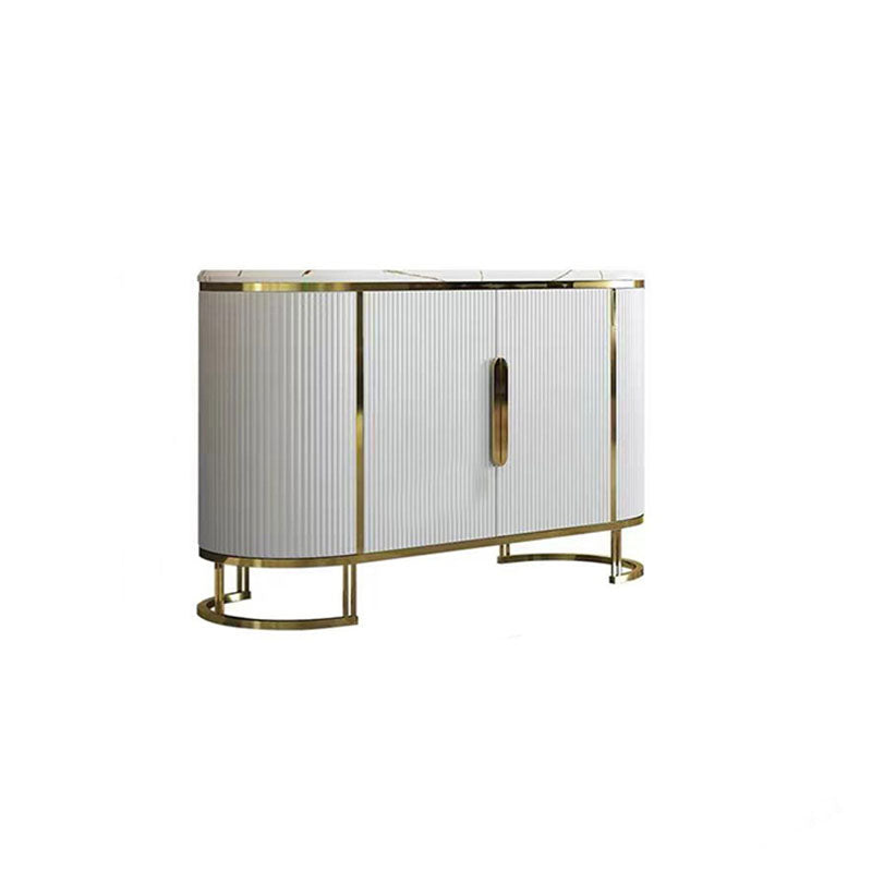 Server top di pietra a buffet in stile glam con porta per la cucina