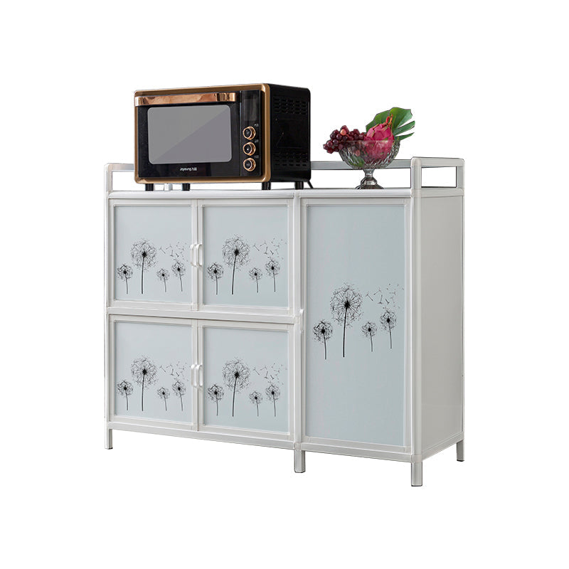 Sala da pranzo moderni mobili a buffet vetro e deposito