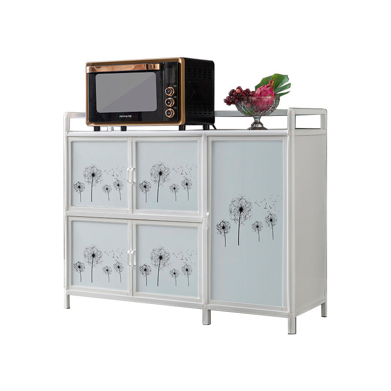 Sala da pranzo moderni mobili a buffet vetro e deposito