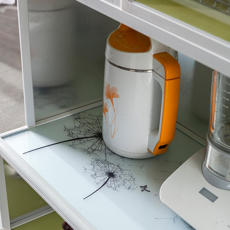 Sala da pranzo moderni mobili a buffet vetro e deposito