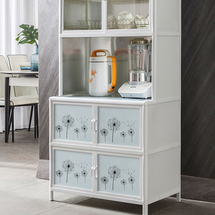 Sala da pranzo moderni mobili a buffet vetro e deposito