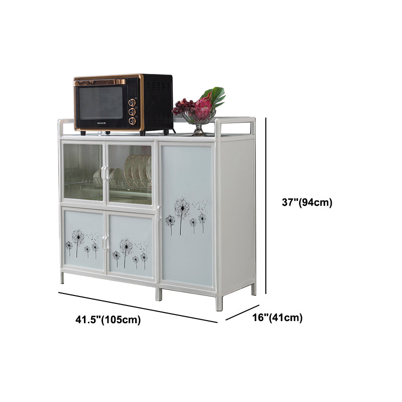 Sala da pranzo moderni mobili a buffet vetro e deposito