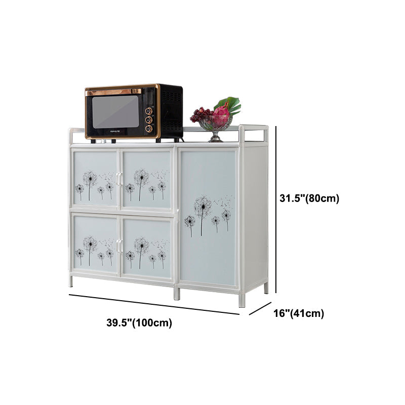 Sala da pranzo moderni mobili a buffet vetro e deposito