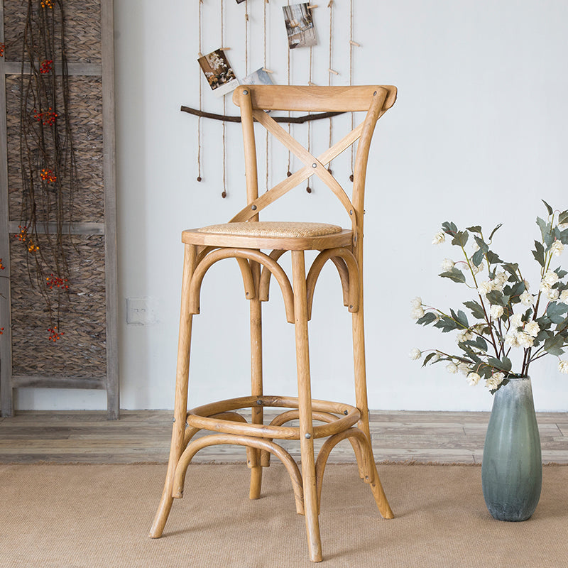 Taburete de bar Bristol contemporáneo de madera de roble con asiento y reposapiés de madera