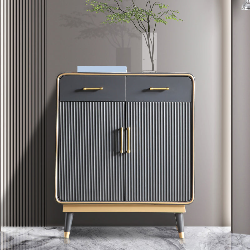 ベッドルーム用の引き出し付き金属製の脚の胸を備えた無垢材の胸