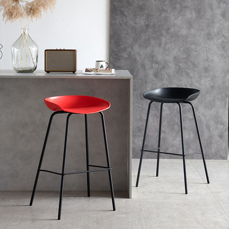 Moderne plastic voorgevormde stoel voetsteun metalen basiskruk voor woonkamer