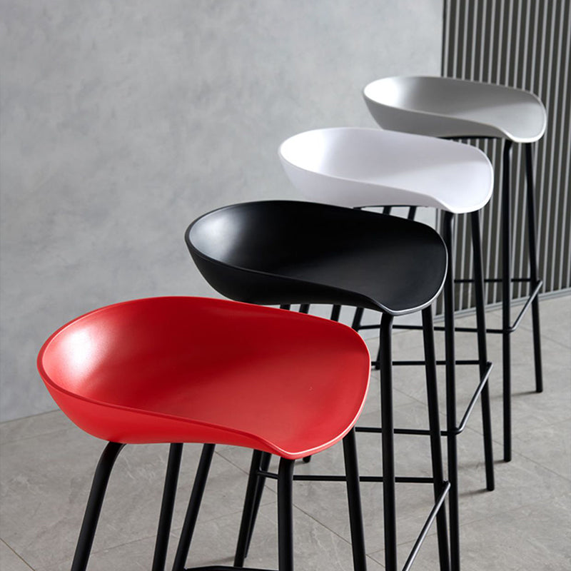 Moderne plastic voorgevormde stoel voetsteun metalen basiskruk voor woonkamer