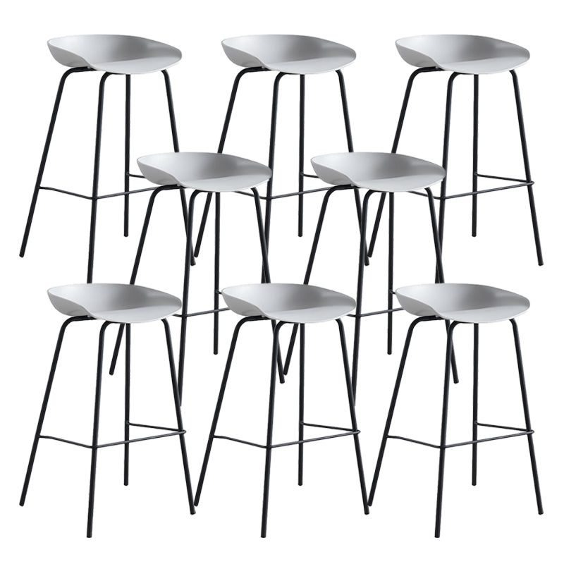 Moderne plastic voorgevormde stoel voetsteun metalen basiskruk voor woonkamer