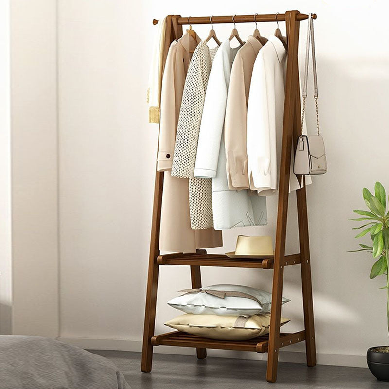 Appuntamento scandinavo per appendiabiti in legno di stoccaggio senza piedi.