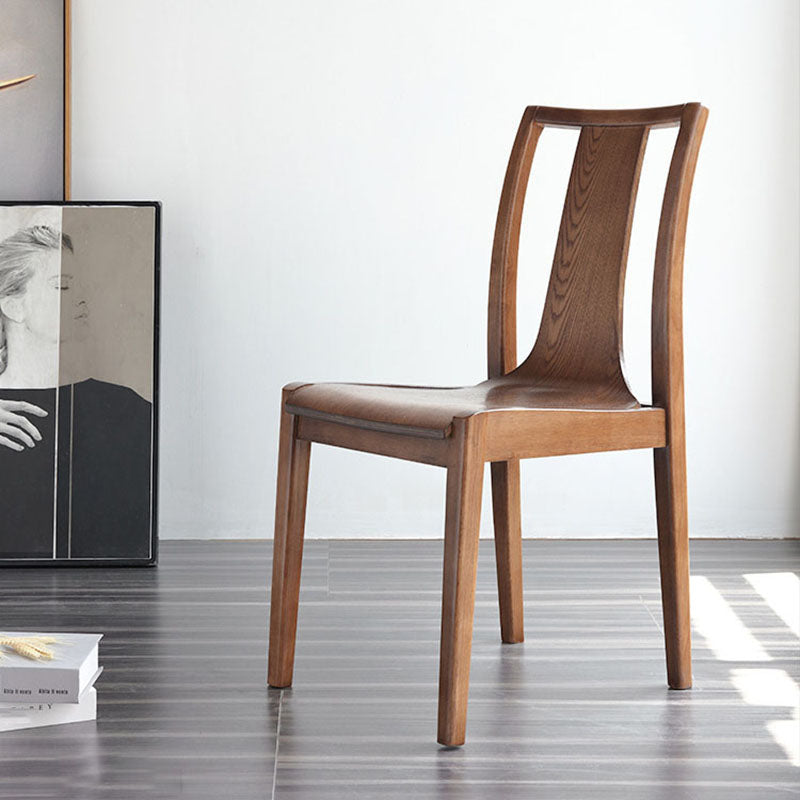 Silla lateral de la habitación del interior del interior de la madera del interior