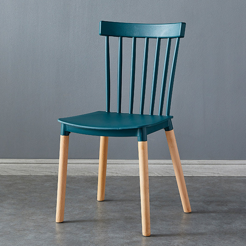 Sedia a bordo posteriore in legno contemporaneo in legno.