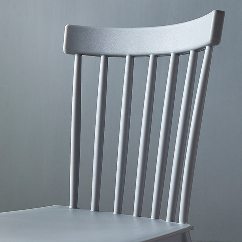 Sedia a bordo posteriore in legno contemporaneo in legno.