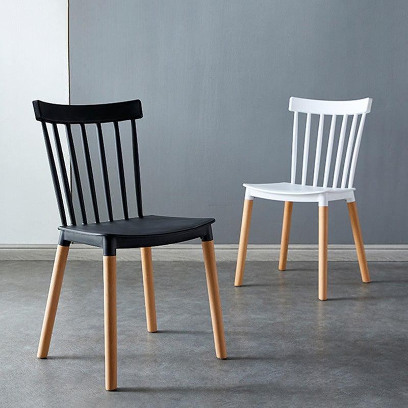 Sedia a bordo posteriore in legno contemporaneo in legno.