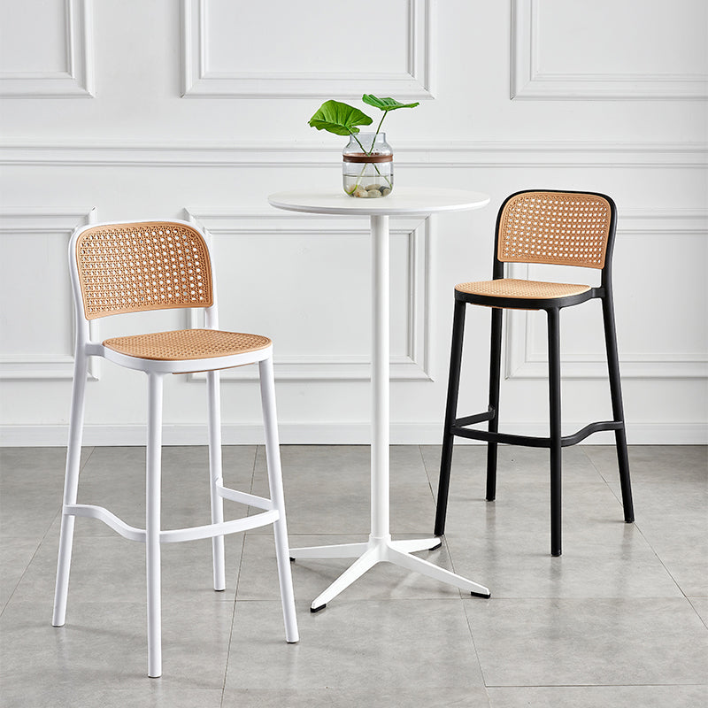 Sgabello moderno con poggiapiedi quadrato Sgabello in rattan di plastica in bianco e nero