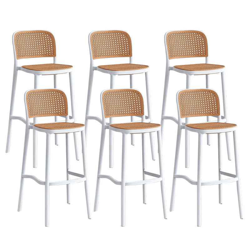 Sgabello moderno con poggiapiedi quadrato Sgabello in rattan di plastica in bianco e nero