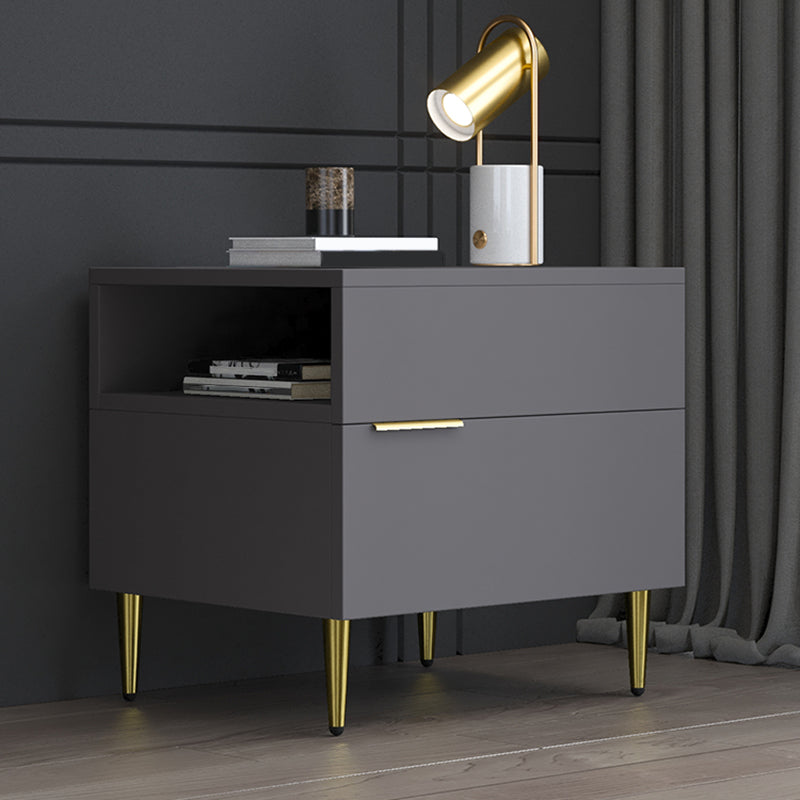 Mesa de noche de madera de imitación glamorosa de 18 pulgadas H Mesa de 1 cortavadora en gris/blanco