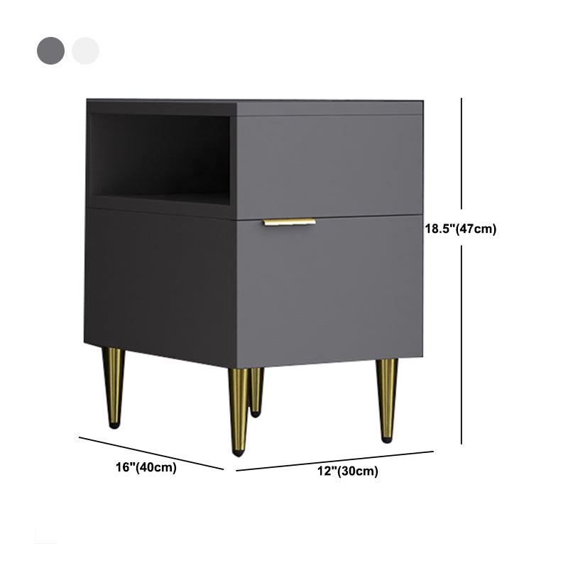 Mesa de noche de madera de imitación glamorosa de 18 pulgadas H Mesa de 1 cortavadora en gris/blanco