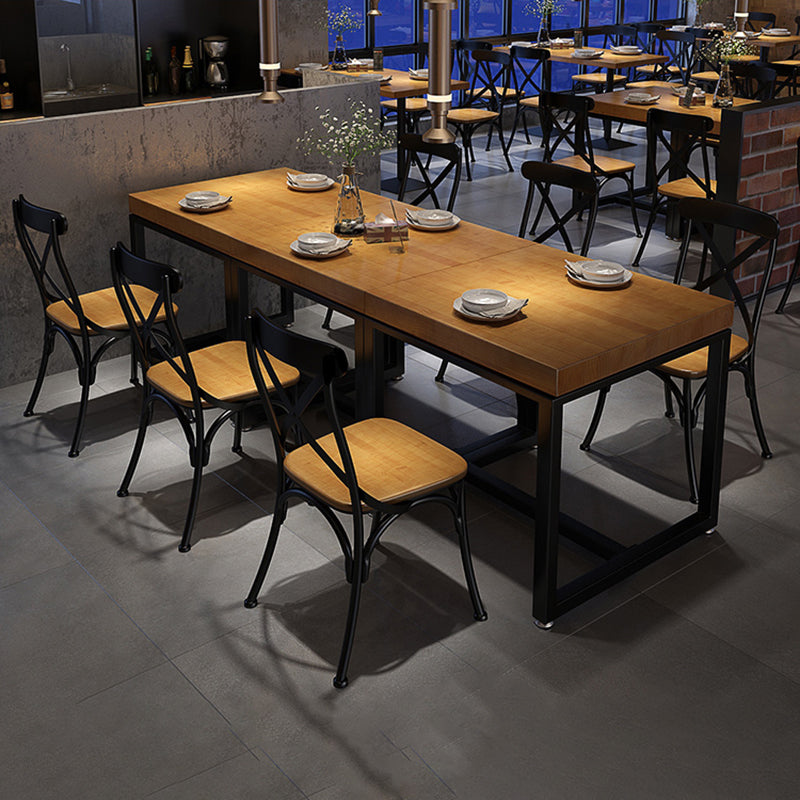 Table à manger en bois massif table à manger carrée industrielle avec cadre noir