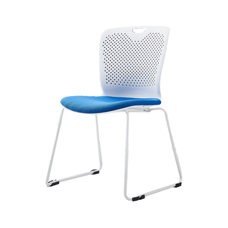 Sedia da ufficio imbottita moderna senza braccio.