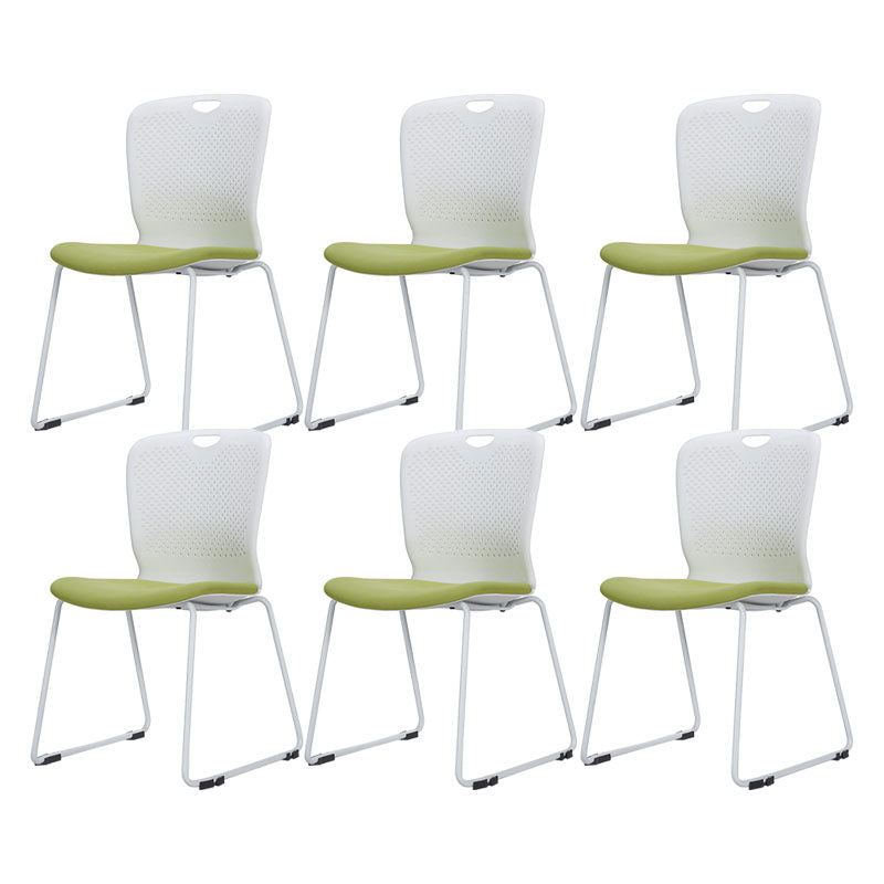 Sedia da ufficio imbottita moderna senza braccio.